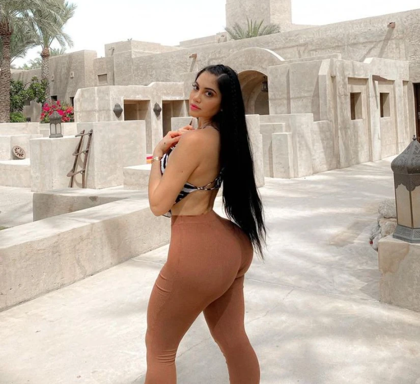 jailyne ojeda con BBL