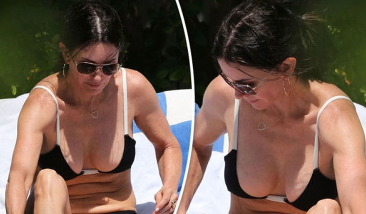 courteney cox meme protezleri