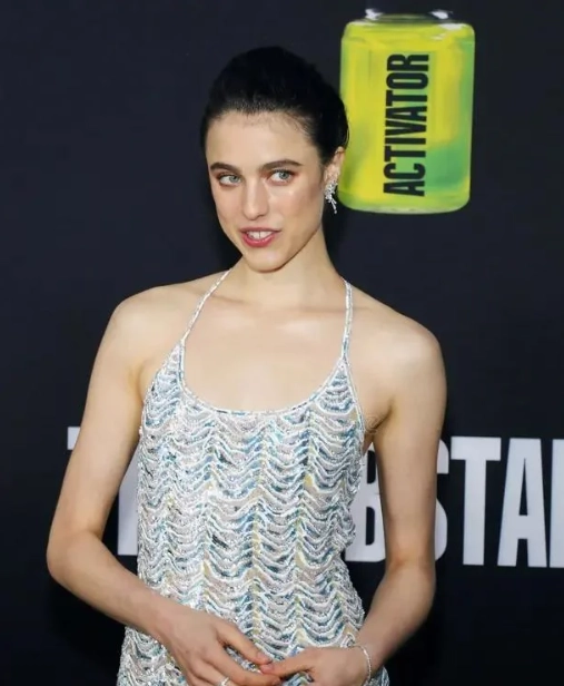 margaret qualley înainte de operație